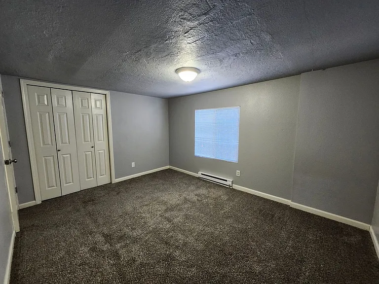 1327 Tunis Ave — Photo 14