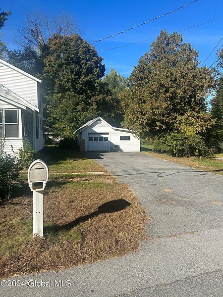 2nd image of 9 Carpenter Lane