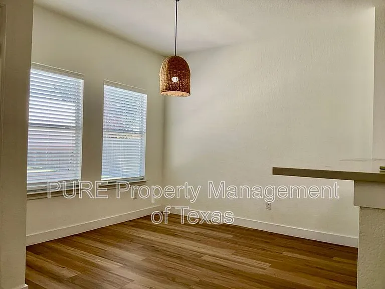1405 Summercrest Blvd — Photo 10
