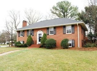 8407 Crown Pl, Alexandria, VA 22308