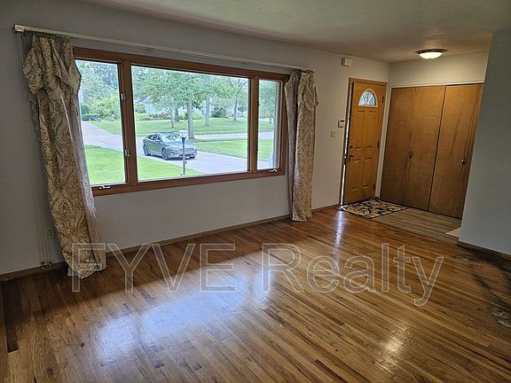 2nd image of 34605 W Sharondale Dr