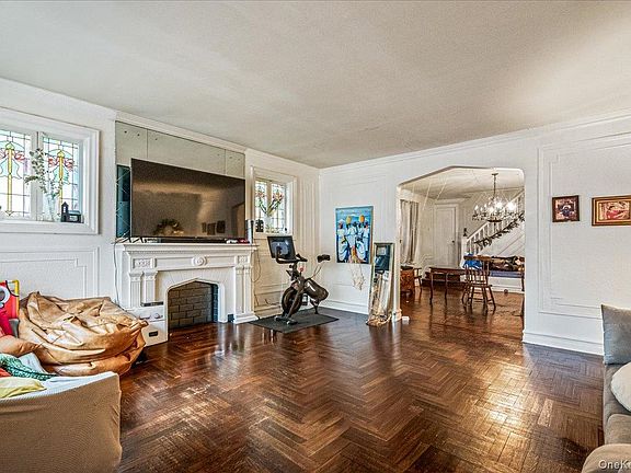 3rd image of 1404 E 49th Street