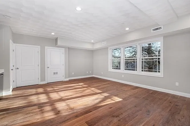 119-121 Addison St #5 — Photo 5