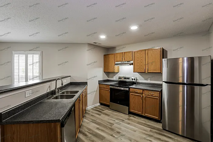 10785 Cyrus Dr — Photo 5