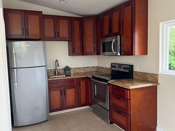 4th image of 172 Alala Rd #A