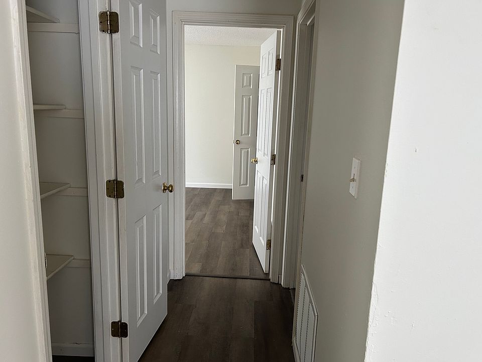 2nd image of 3916-3918 Olympic Ct