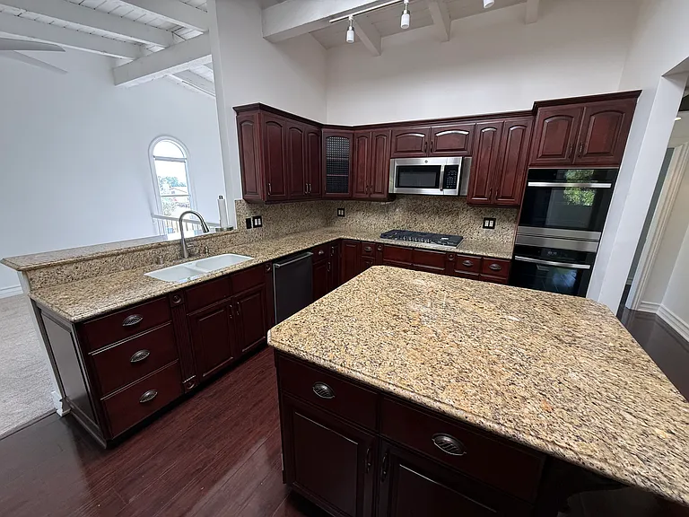 914 Dunbar Ln — Photo 8