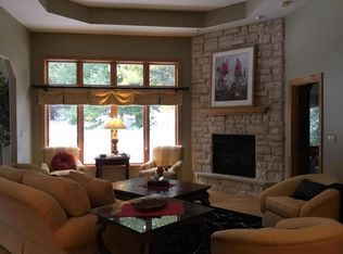 N12W29067 Creekside Ct, Waukesha, WI 53188