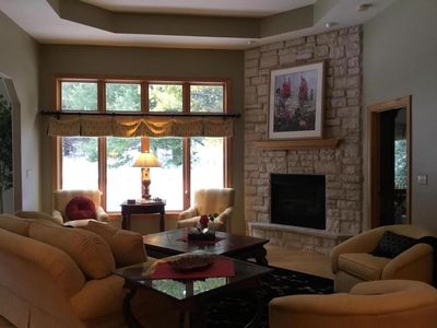 N12W29067 Creekside Ct, Waukesha, WI, 53188