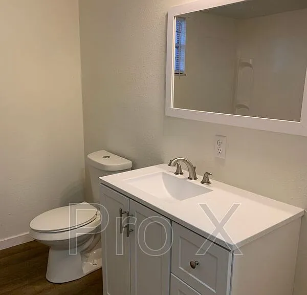 1111 S Jefferson St — Photo 9