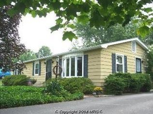 401 Valley Dr, Fayetteville, PA