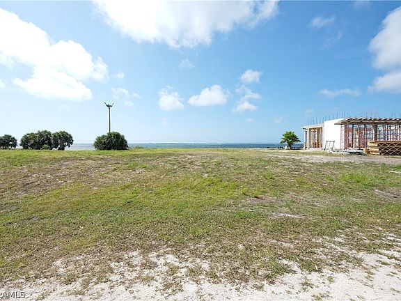3rd image of 2176 Macadamia Ln