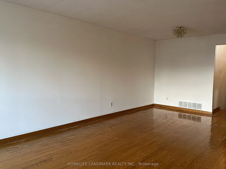 31 Pawnee Ave #UPPER — Photo 5