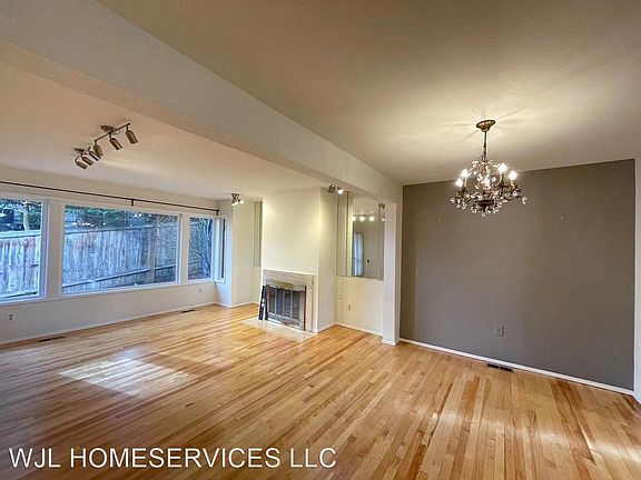 5th image of 1400 Bellevue Way SE APT 5