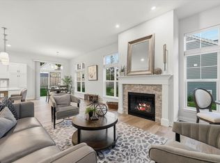 369 Evergreen Ln, Pewaukee, WI 53072