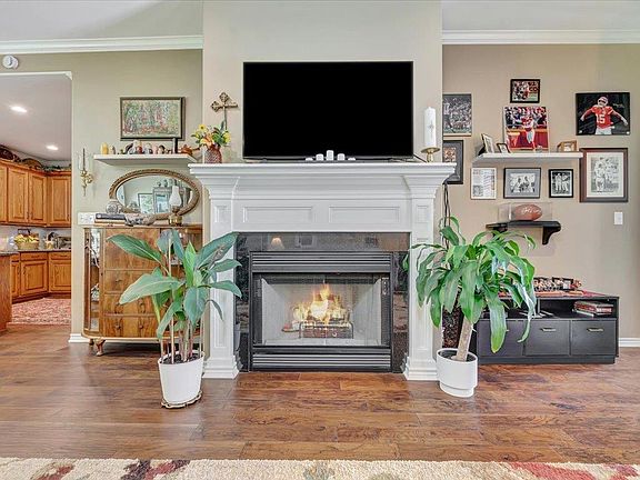 4th image of 565 Spring Creek Dr
