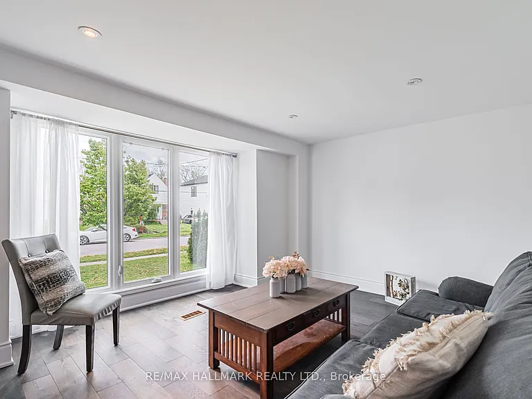 82 Ellington Dr #UPPER — Photo 4