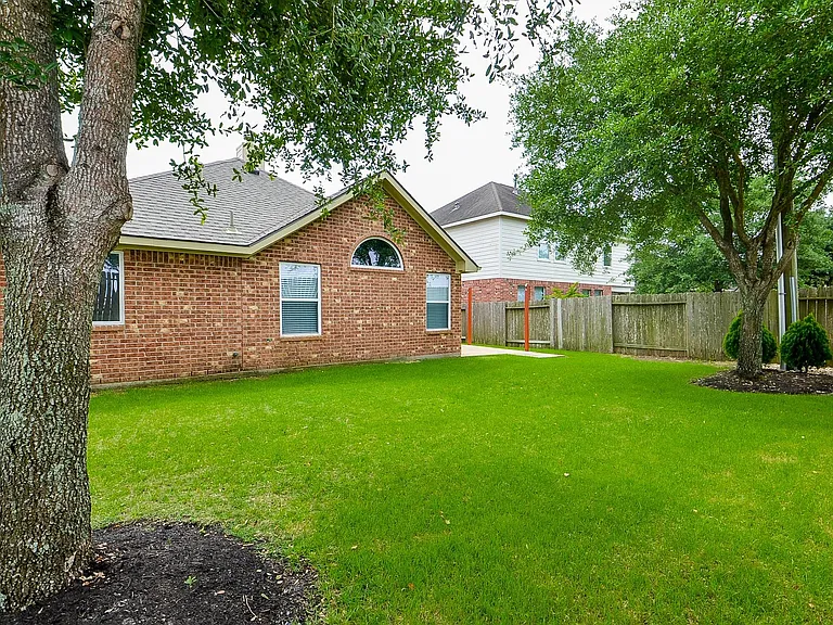 24514 Springwood Glen Ln — Photo 27