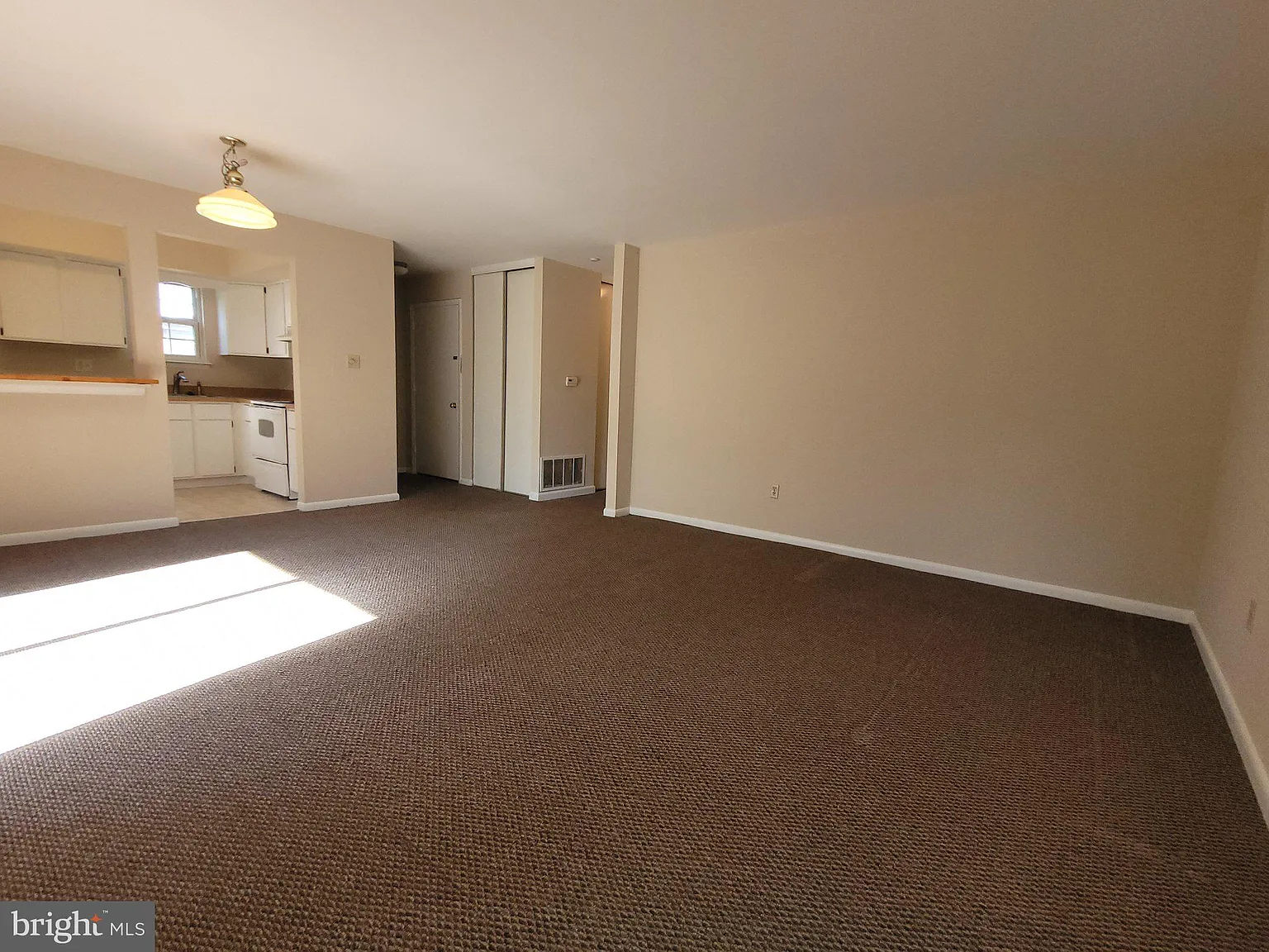2 bed, 1.0 bath, 1144 sqft, $1,700 — Photo 4