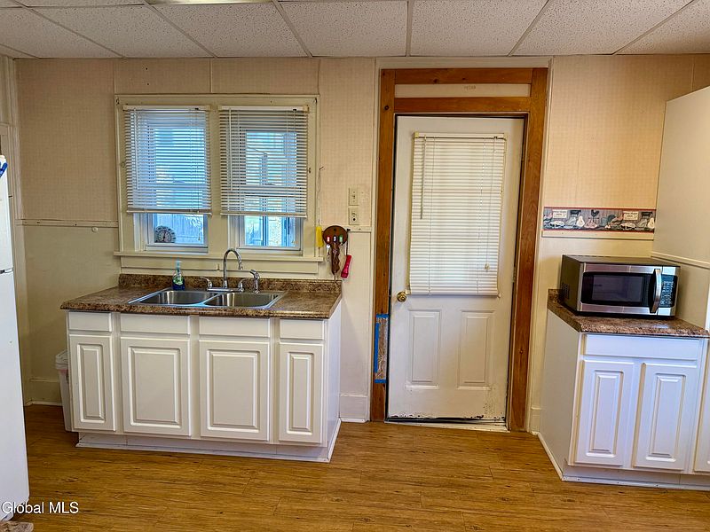 4th image of 26 Grand Street