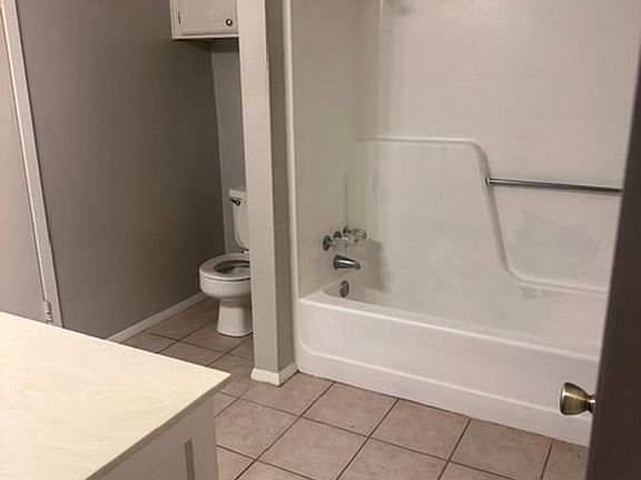 5th image of 512 Rosedale St