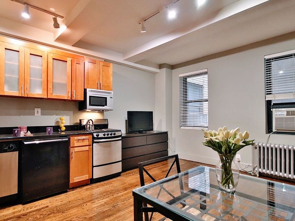 1st image of 11 Waverly Pl APT 3N
