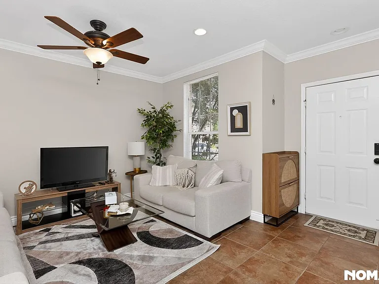1417 Lyonshire Dr — Photo 3