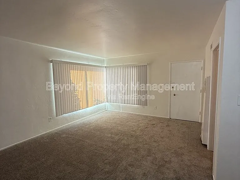 4439 Menlo Ave — Photo 4