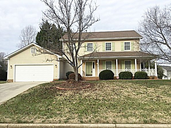 6400 Ivy Stone Dr, Jamestown, NC 27282