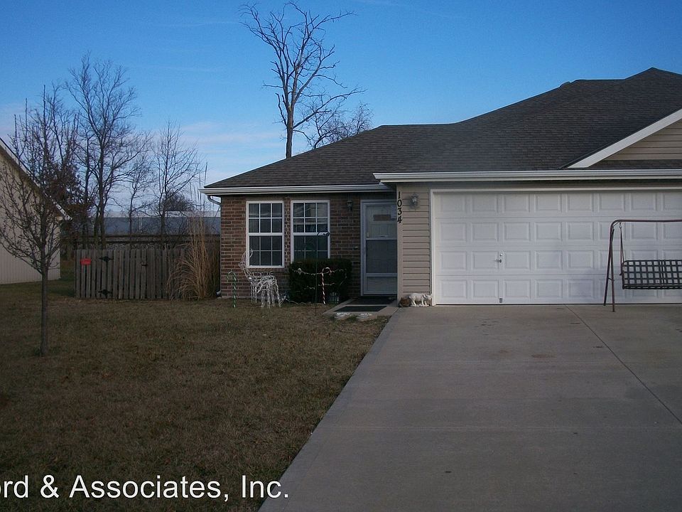 1st image of 1034 NW Willow Dr