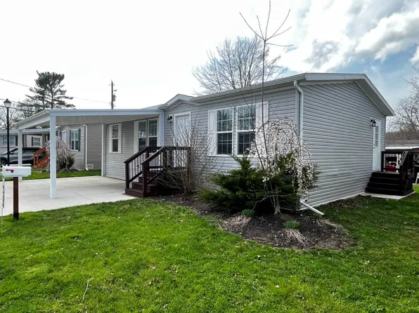 12 Crabapple Ln, Olmsted Falls, OH 44138