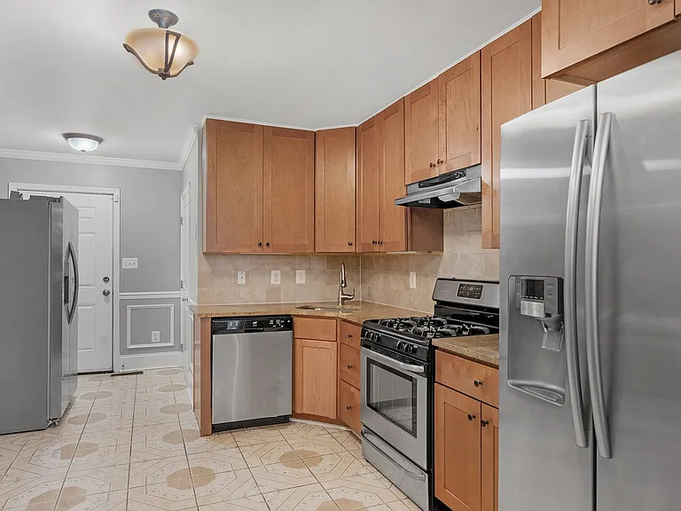 104 S Carrollton Ave — Photo 8