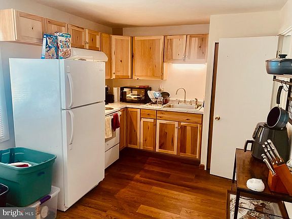 3rd image of 147 Wood St