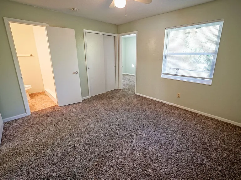 2304 Hartsfield Ct #B — Photo 18