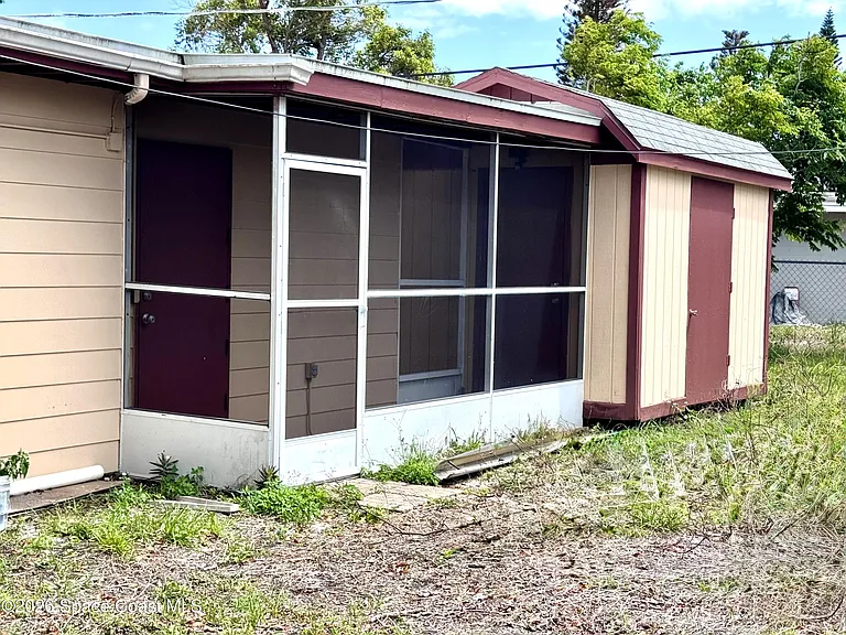 305 Edinburgh Dr — Photo 24