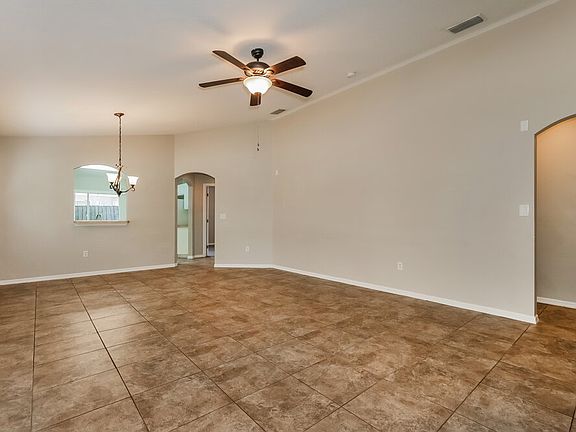 3rd image of 402 Maple Pointe Dr