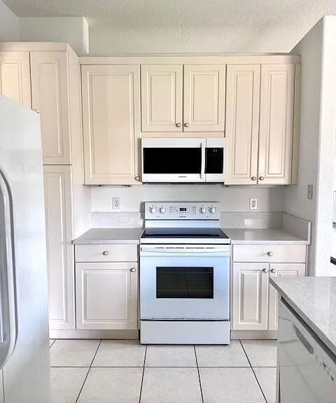 7842 Exeter Blvd E — Photo 12