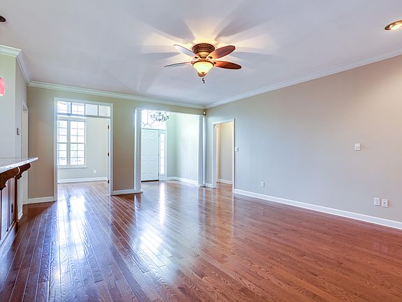 4th image of 114 Windsor Dr