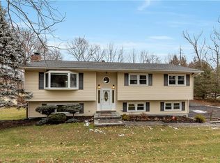 44 Edgewood Dr, Central Valley, NY 10917