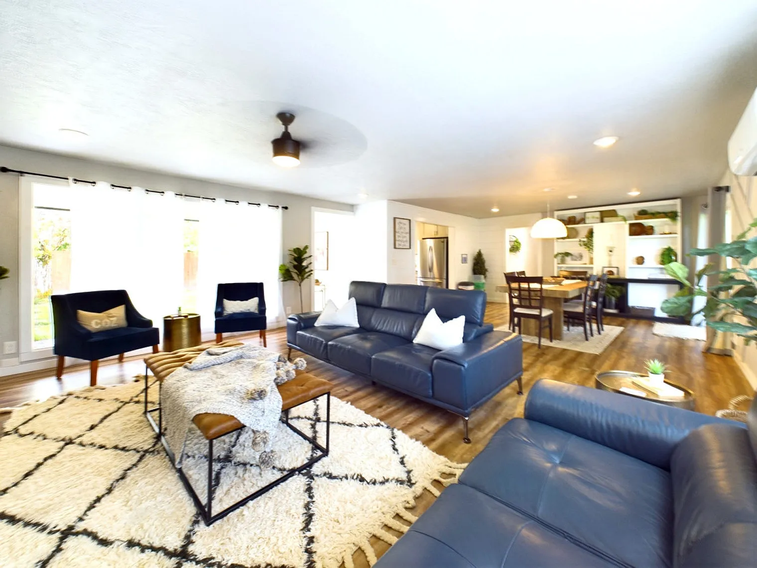 3 bed, 2.0 bath, 1517 sqft, $7,052 — Photo 2