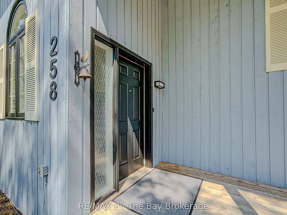4th image of 258 Sunnidale St