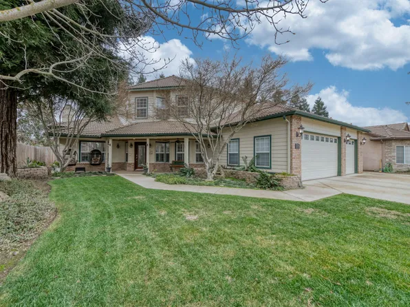 1015 E Chestnut Court, Visalia, CA 93292