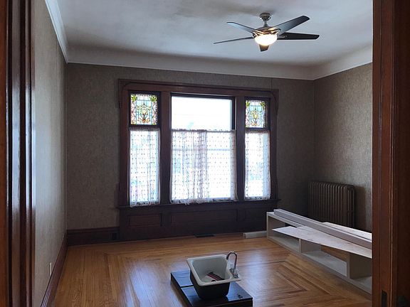 5th image of 220 W Hardin St