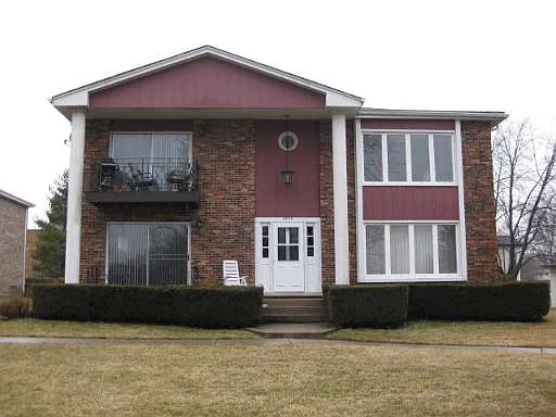 9709 S 89th Ave APT 2N photo 1