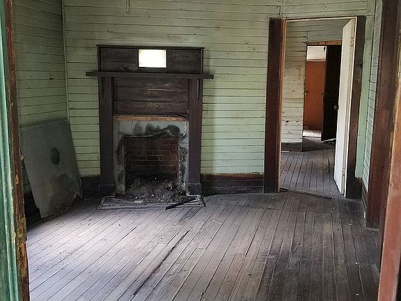 3rd image of 658 SW Scruggs Ave