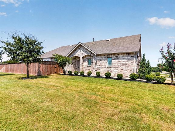 3rd image of 2832 Lolita Way