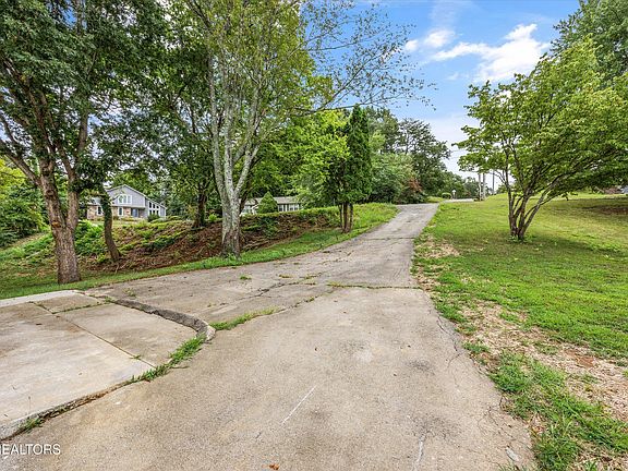 3rd image of 517 Sherwood Dr