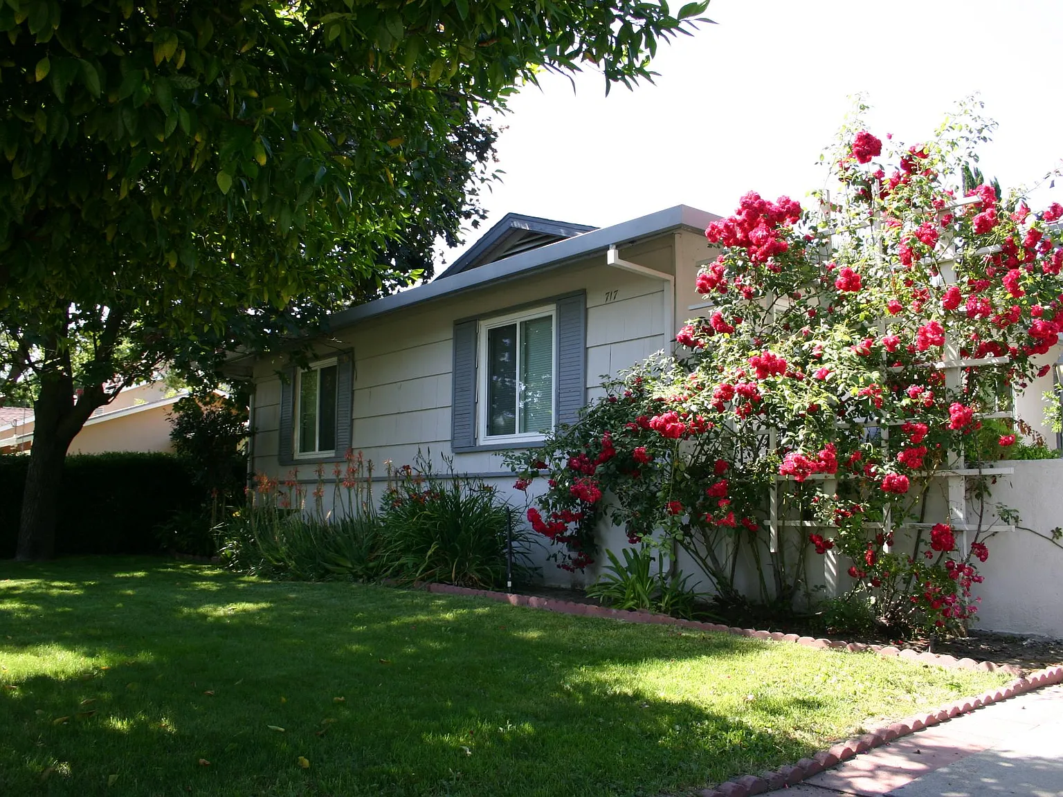 3 bed, 1188 sqft, $4,250 — Photo 1