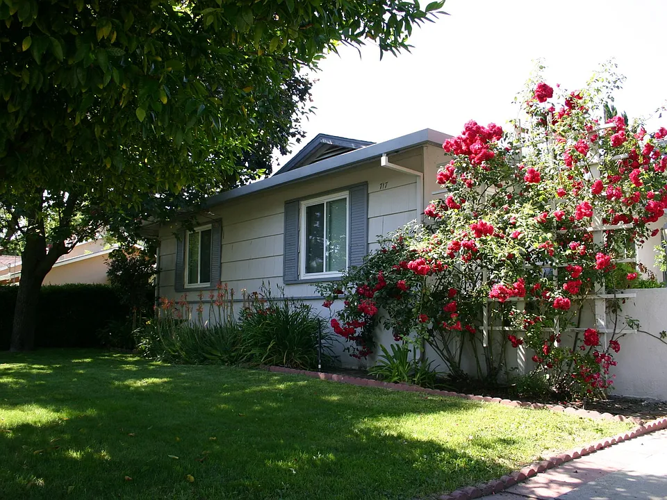 717 Duke Cir