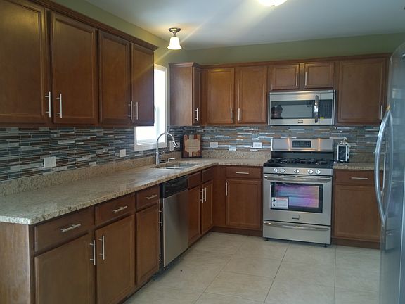 3rd image of 1520 Cypress Ave